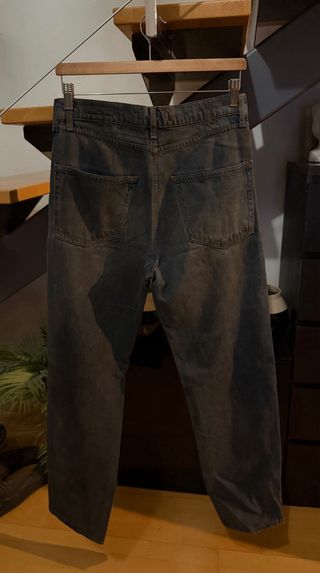 Pantalón cargo Zara desgastado talla 34.