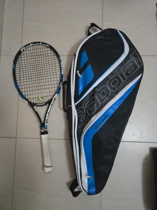 Raqueta de tenis Babolat Team con funda.
