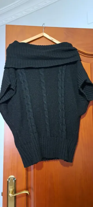 Jersey negro cuello barco trenzado