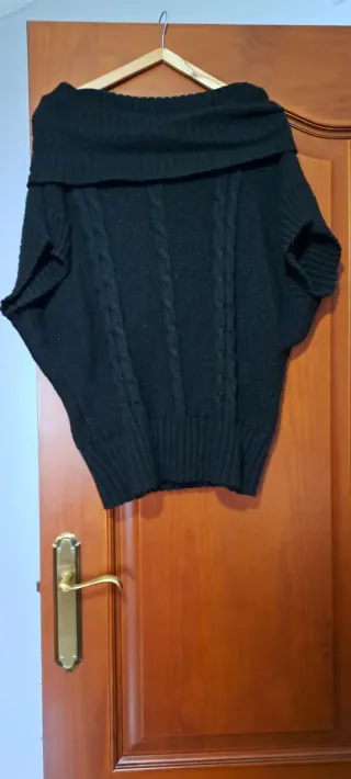 Jersey negro cuello barco trenzado