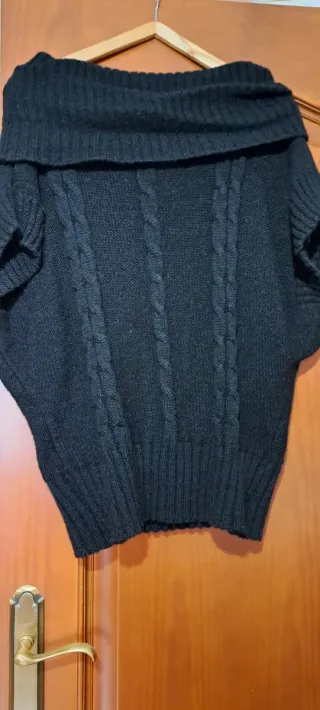 Jersey negro cuello barco trenzado