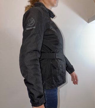 Chaqueta Moto Mujer Negra protecciones atemporal