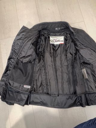 Chaqueta Moto Mujer Negra protecciones atemporal