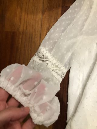 Blusa blanca estilo boho con encaje