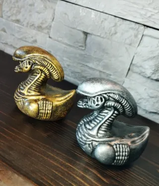 Set Ornament Alien Duck Figurine