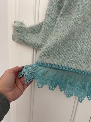 Jersey Morgana Celeste Suave Encaje Broches