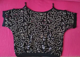 Camiseta con lentejuelas.