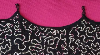 Camiseta con lentejuelas.