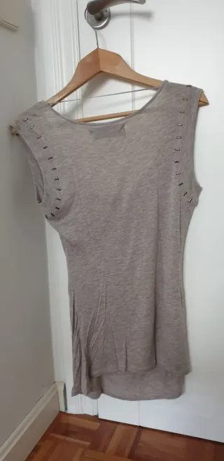 Camiseta beige elegante