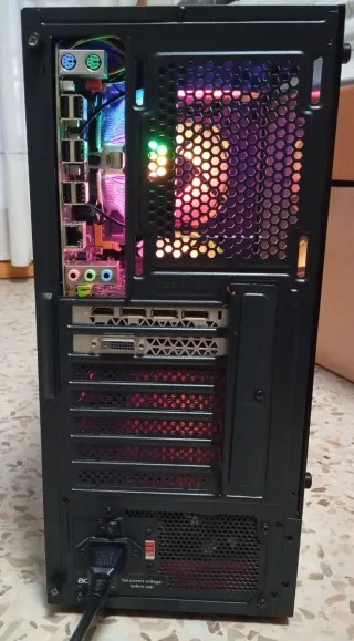 PC Gamer | 16GB RAM | 8 cores | RX470