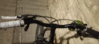 Bicicleta de montaña negra