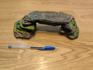 Decoración Acuario. Rocas y Puente