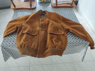 Chaqueta italiana de piel auténtica. Talla XL.