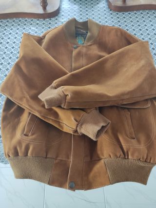 Chaqueta italiana de piel auténtica. Talla XL.