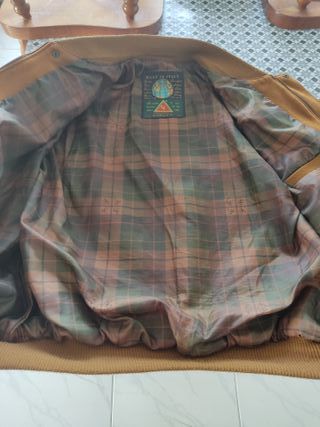 Chaqueta italiana de piel auténtica. Talla XL.