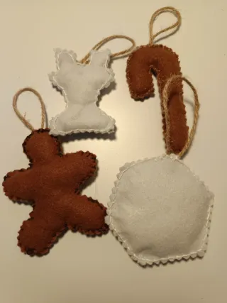 Pack 4 adornos navideños bordados a mano