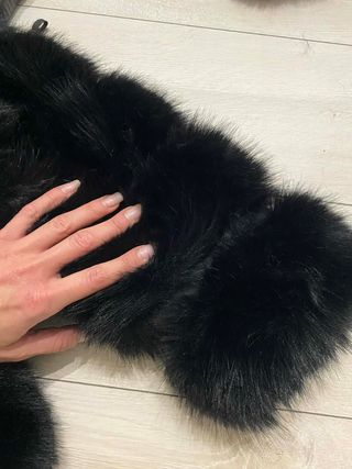 Abrigo pelo sintético negro