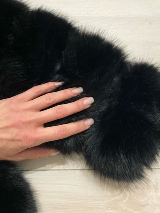 Abrigo pelo sintético negro