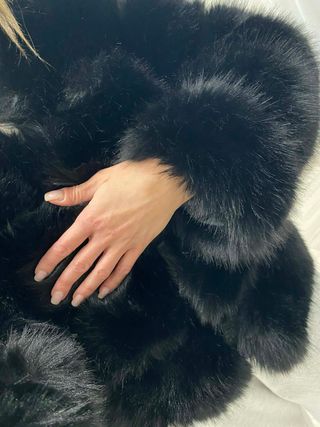 Abrigo pelo sintético negro