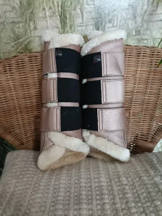 Protecciones caballo borreguillo HKM