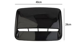 Entrada de aire capó coche negro