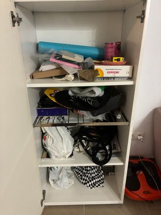 Vitrina Ikea con botellero