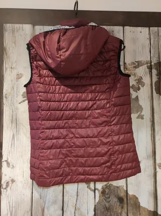 Chaleco acolchado con capucha