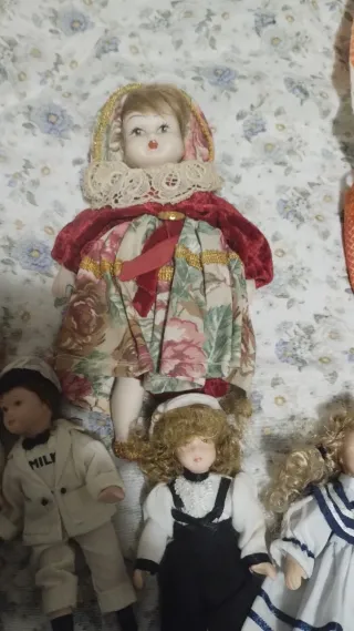 Set 6 bambole porcellana 13-5 cm