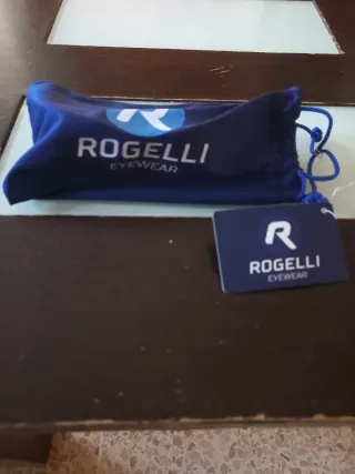 Gafas de sol deportivas blancas y negras