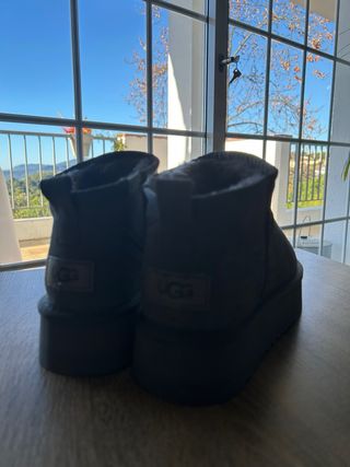 Stivali UGG grigi con piattaforma