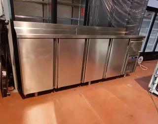 Frente mostrador de 250 cm y 2 años de uso. Leer↓↓