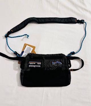 Bolso bandolera Patagonia negro y multicolor