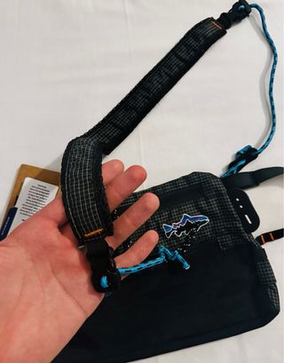 Bolso bandolera Patagonia negro y multicolor