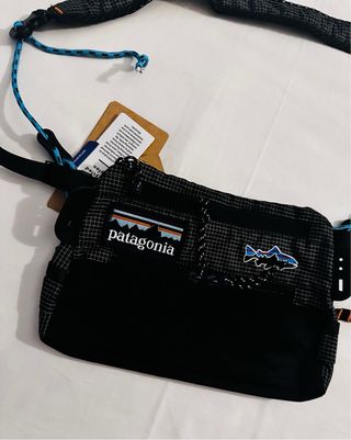 Bolso bandolera Patagonia negro y multicolor