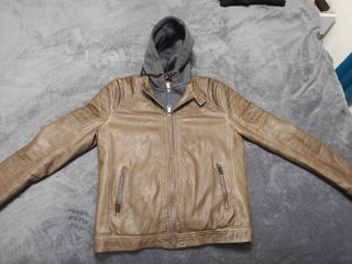 Chaqueta efecto piel marrón con capucha Talla L