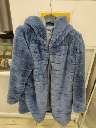 Abrigo azul de pelo sintético