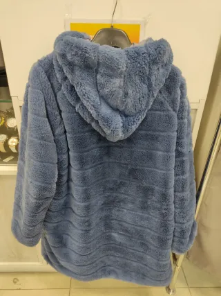 Abrigo azul de pelo sintético