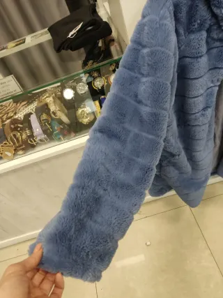 Abrigo azul de pelo sintético