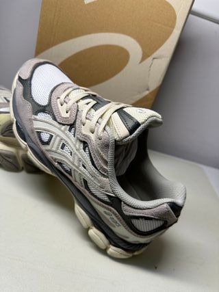 Asics Beige y Gris