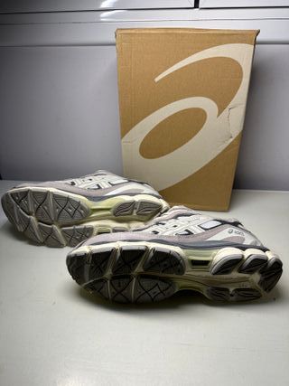 Asics Beige y Gris