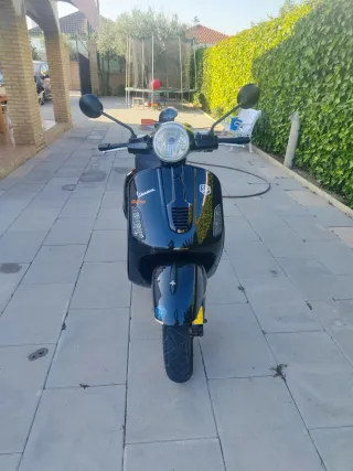 Vespa GTS 250 Negra