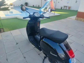 Vespa GTS 250 Negra