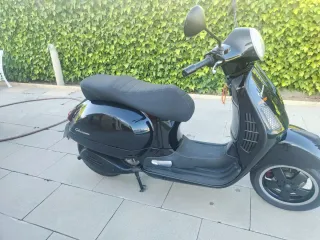 Vespa GTS 250 Negra