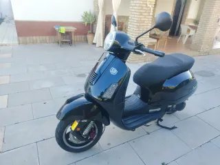 Vespa GTS 250 Negra