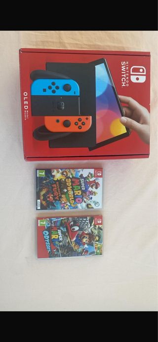 Nintendo Switch OLED + 2 Juegos Mario