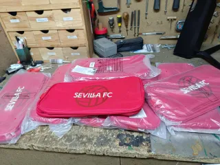 8 Neceser Sevilla FC Rojos