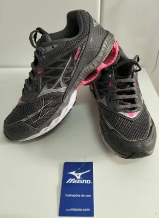 Zapatillas Mizuno grises y rosas