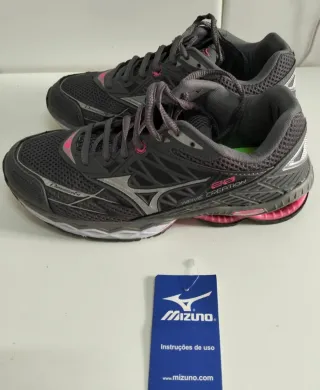 Zapatillas Mizuno grises y rosas