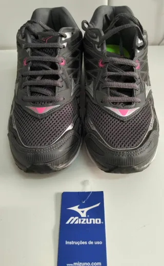 Zapatillas Mizuno grises y rosas