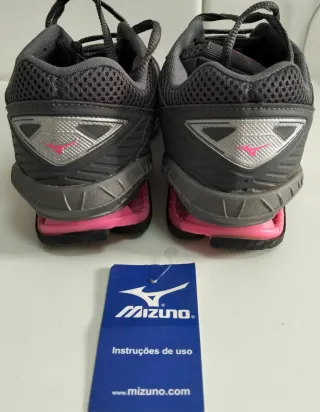 Zapatillas Mizuno grises y rosas